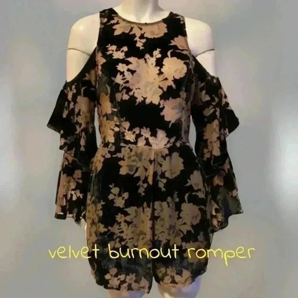 ARC & CO cold shoulder romper black velvet burnout floral mini backless medium - Picture 11 of 11